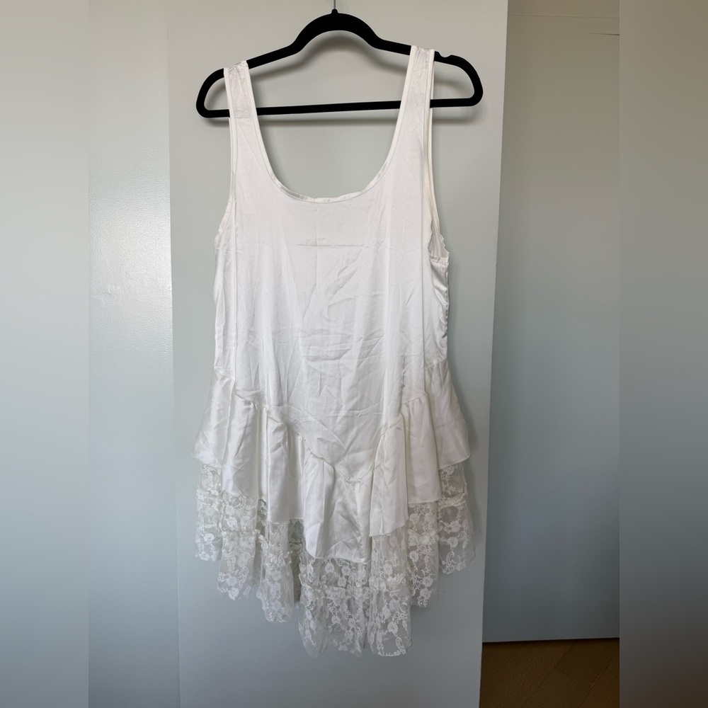 White Lace-Hem Dress/Tank Top